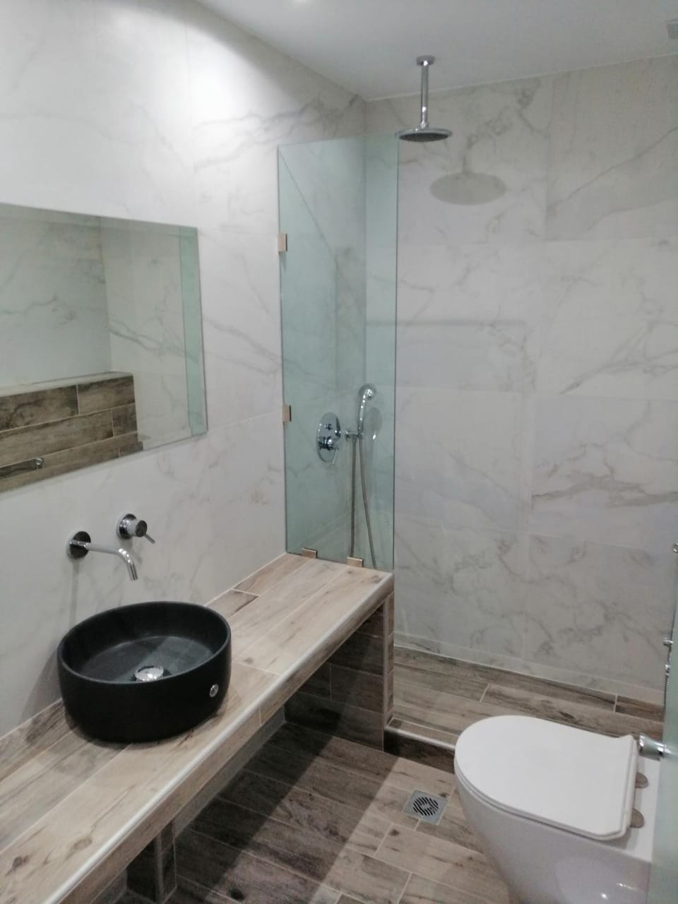 Shower, Toilet, Hot Tub, Bathroom