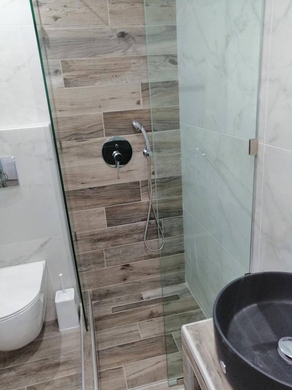 Shower, Toilet, Hot Tub, Bathroom