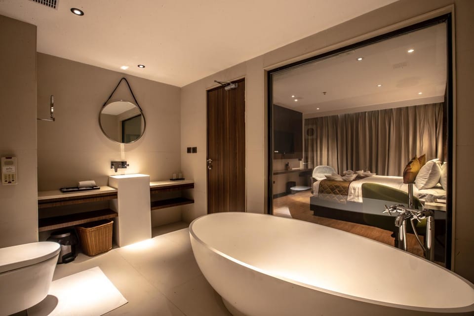Toilet, Hot Tub, Bathroom, Bath, towels