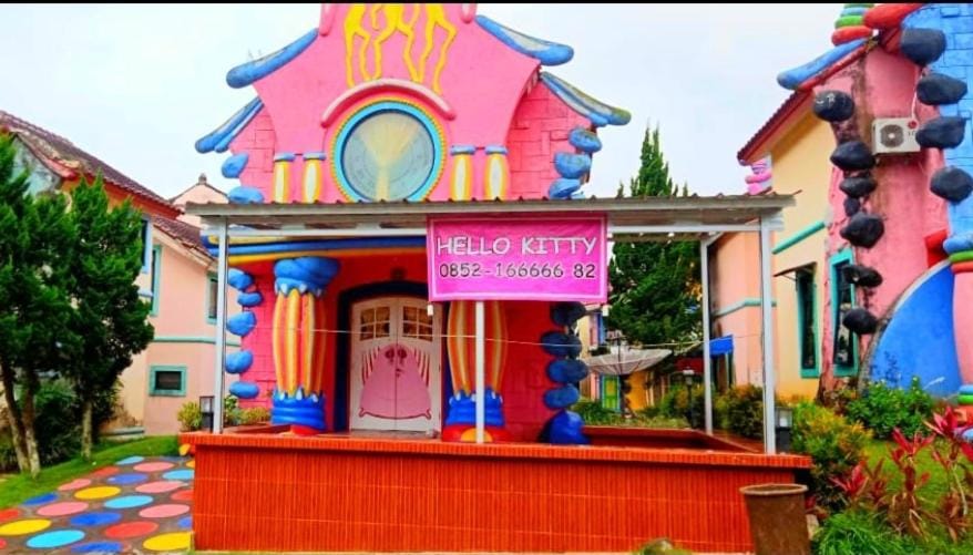 Villa Hello Kitty Kota Bunga Puncak Villa in West Java