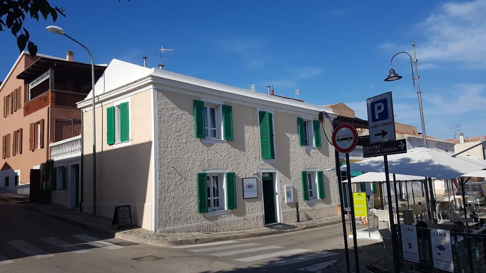 Property building, Neighbourhood