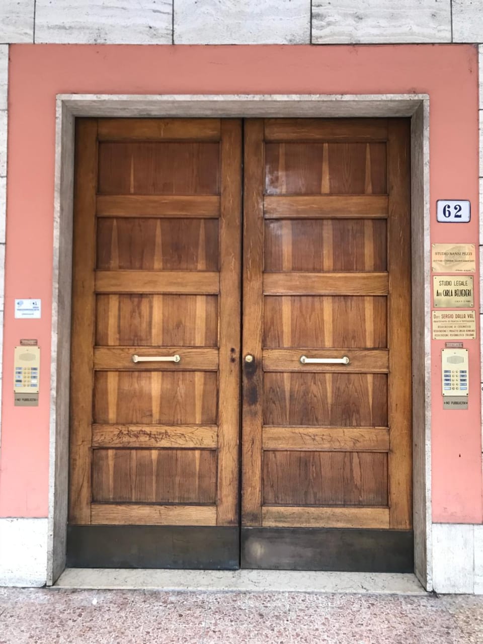 Facade/entrance