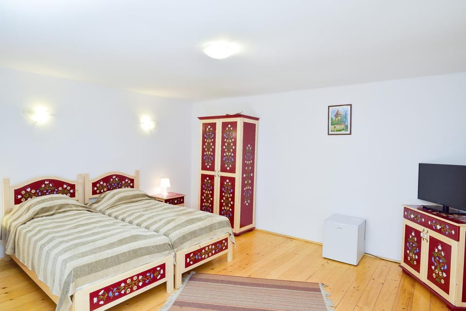 Photo of the whole room, Decorative detail