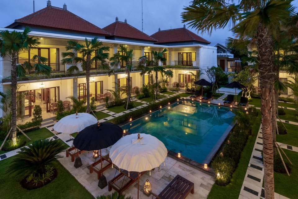 Property building, Garden view, Pool view, Swimming pool