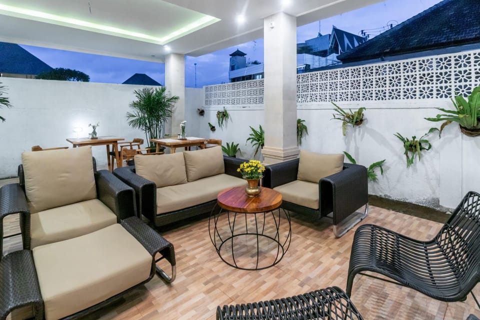 Restaurant/places to eat, Living room, Lounge or bar, Seating area
