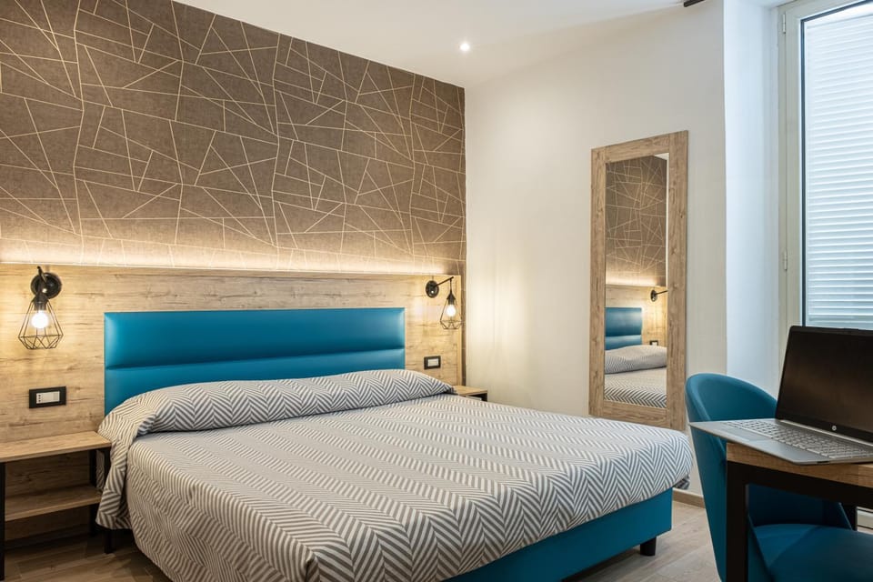 Photo of the whole room, Decorative detail