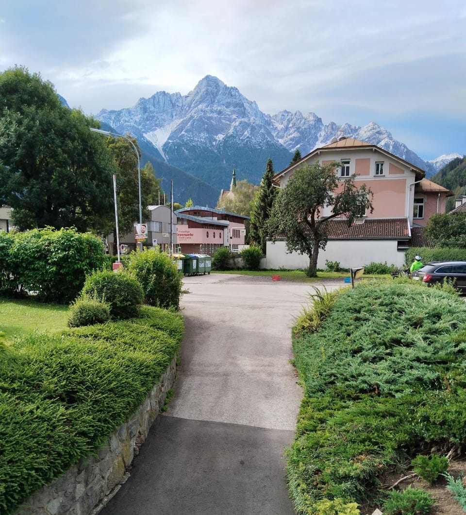 Spring, Day, Natural landscape, Garden, Garden view, Mountain view, Parking