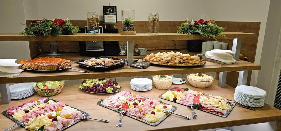 Food and drinks, Food, Breakfast, Continental breakfast, Buffet breakfast