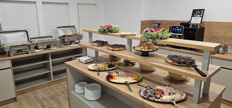 Food and drinks, Food, Breakfast, Continental breakfast, Buffet breakfast