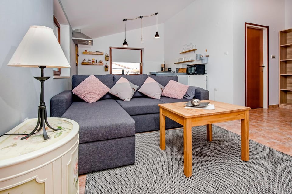 Bed, Living room, Seating area