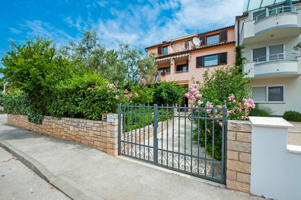 Property building, Facade/entrance, Street view