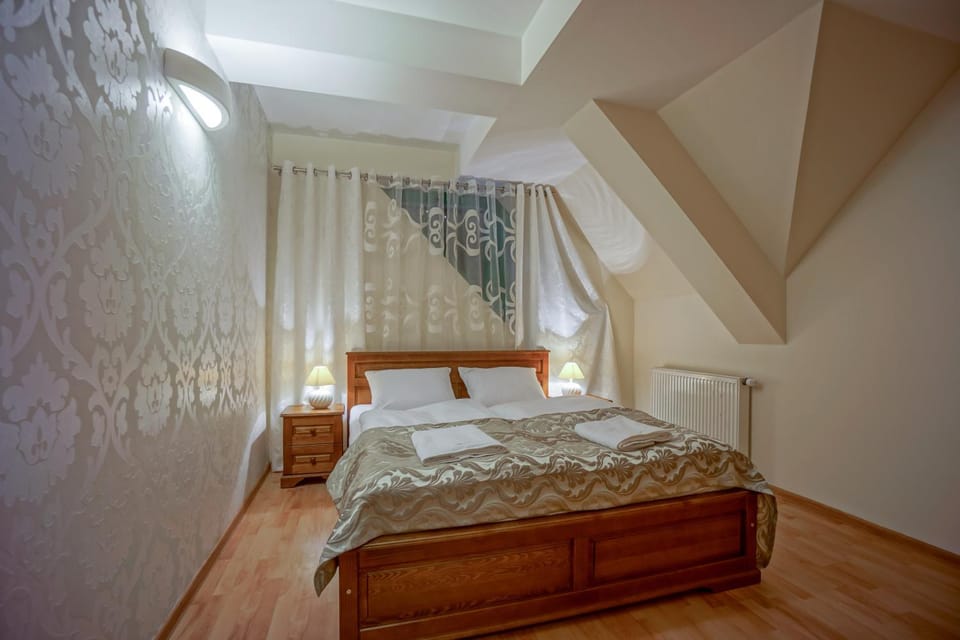 Seating area, Bedroom