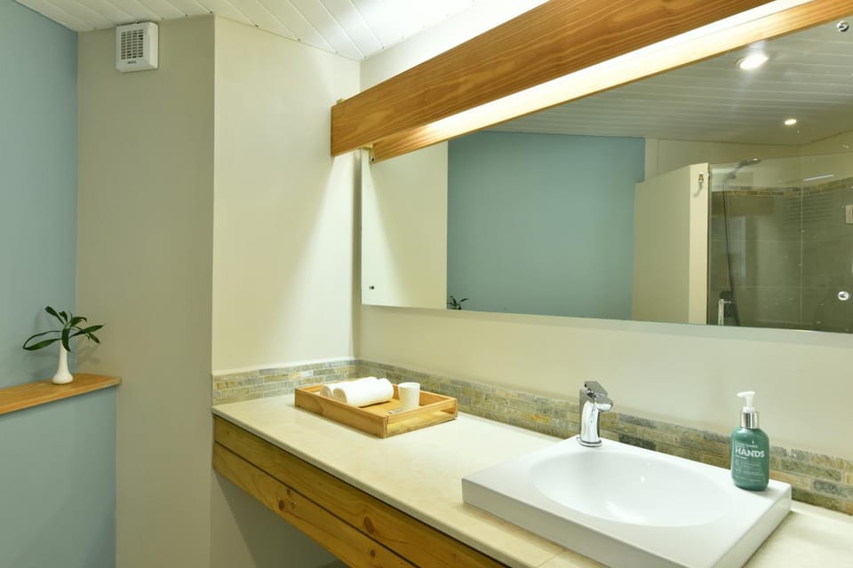 Bathroom, towels