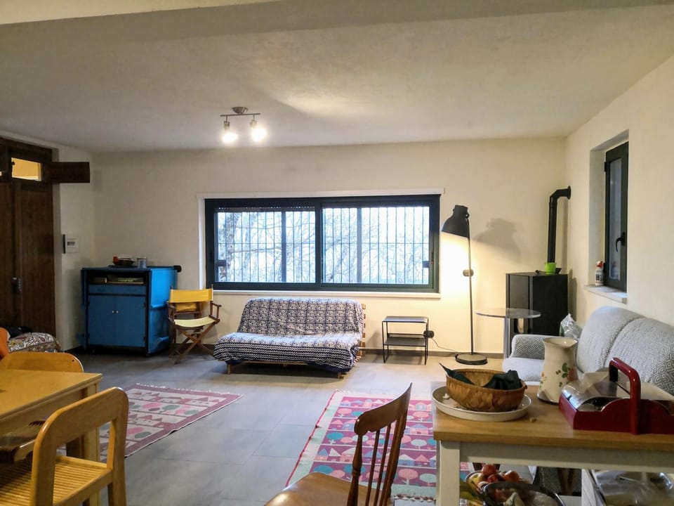 Living room, Photo of the whole room