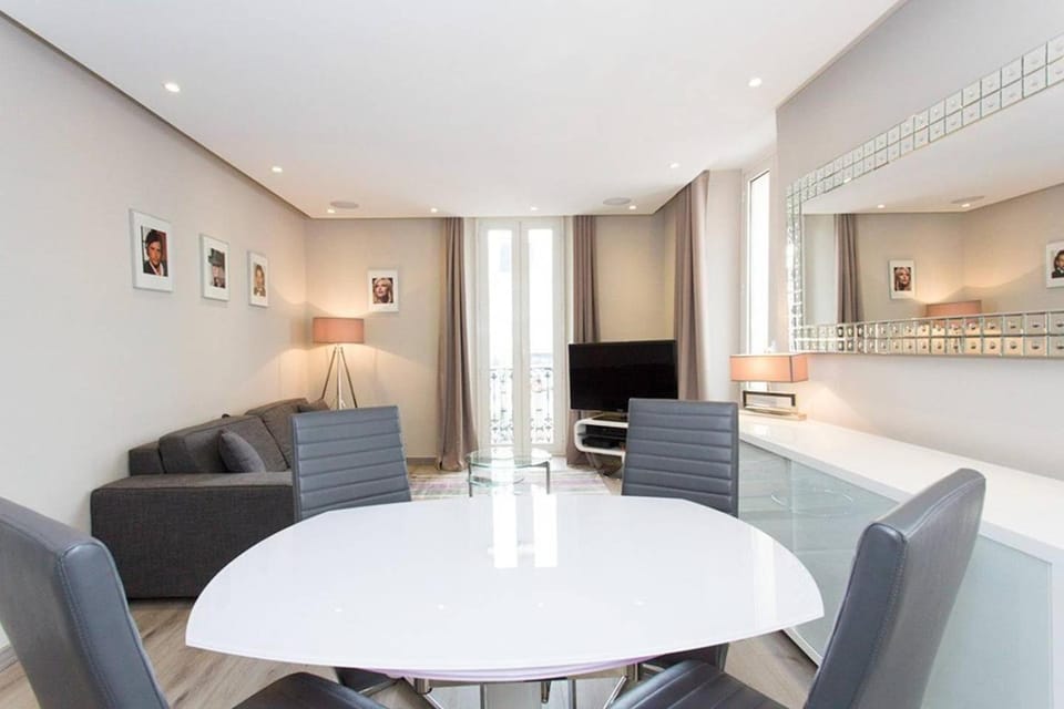 1 bedroom in front of the Palais! Apartment in Cannes