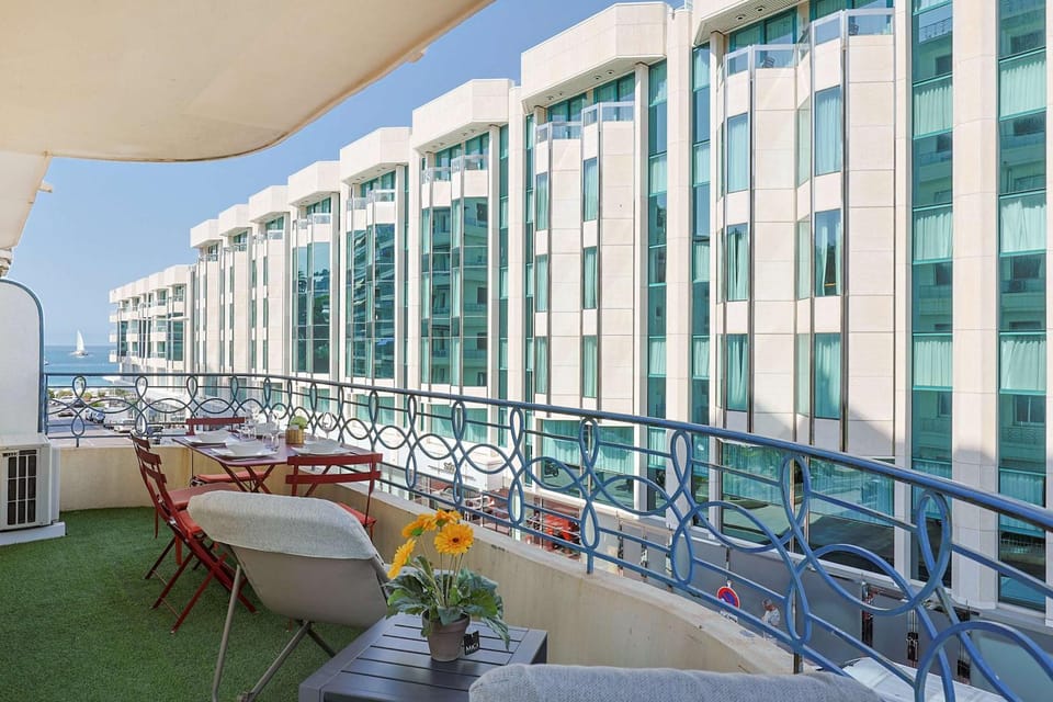 MARRIOTT : 2 BEDS/2 BATHS SEA VIEW Apartment in Cannes