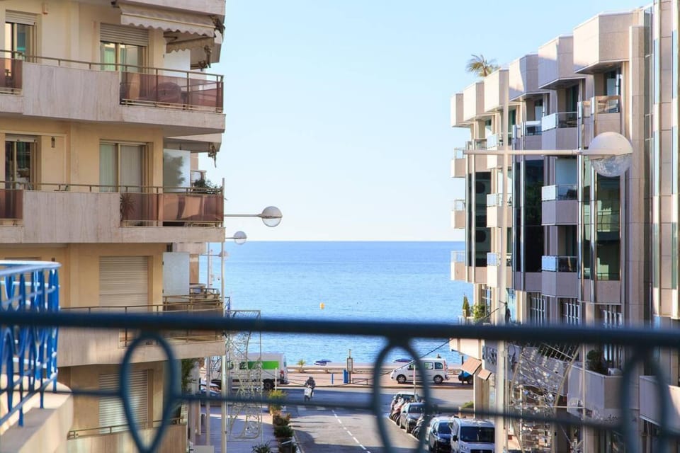 MARRIOTT : 2 BEDS/2 BATHS SEA VIEW Apartment in Cannes