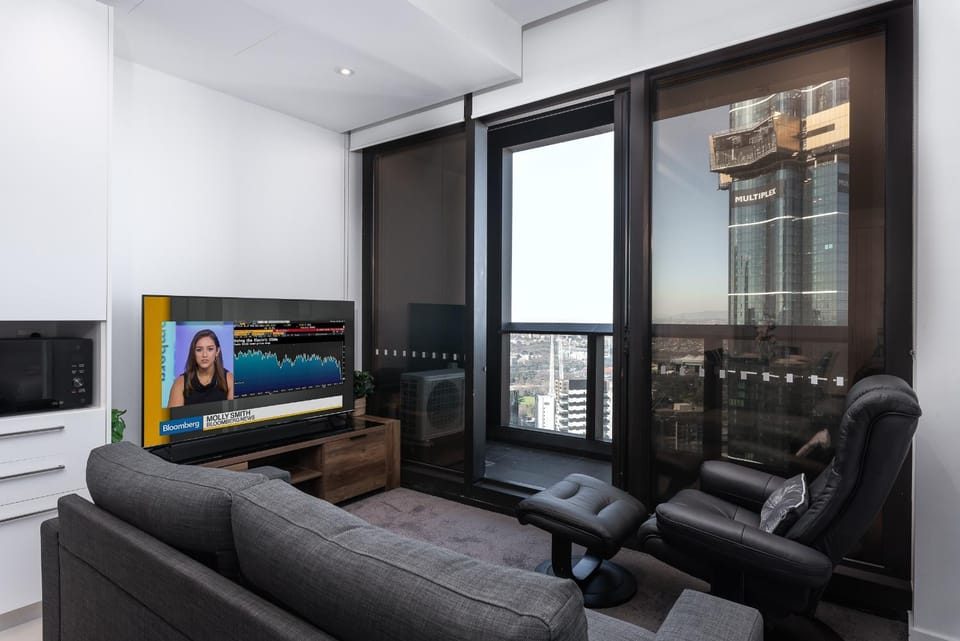 TV and multimedia, Balcony/Terrace, Living room, Seating area, City view, Landmark view, Mountain view, Sea view, Street view
