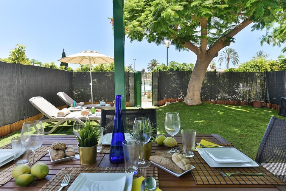 Garden, Dining area, sunbed