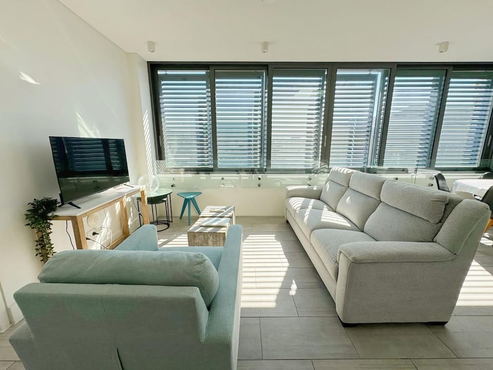 Bondi Beach Escape, Steps to Sand & Cafe Apartment in Bondi Beach