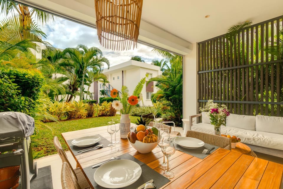 Garden, Seating area, Garden view