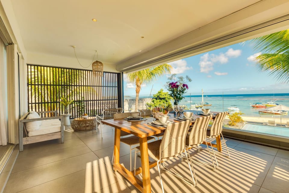Day, View (from property/room), Balcony/Terrace, Seating area, Dining area, Pool view, Sea view, Swimming pool