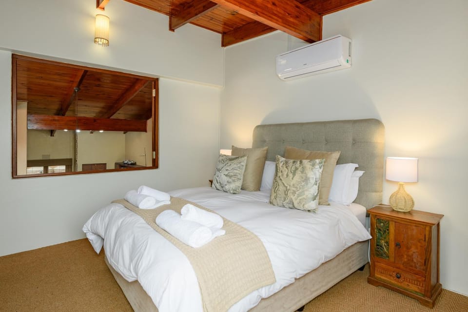 Bedroom, wardrobe, air conditioner