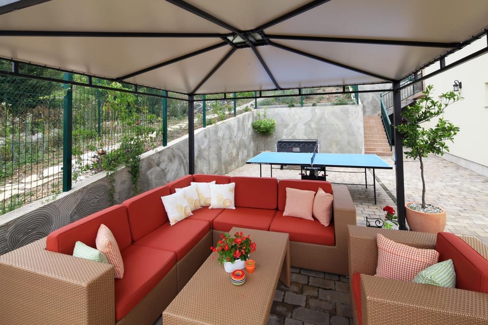 Garden, Lounge or bar