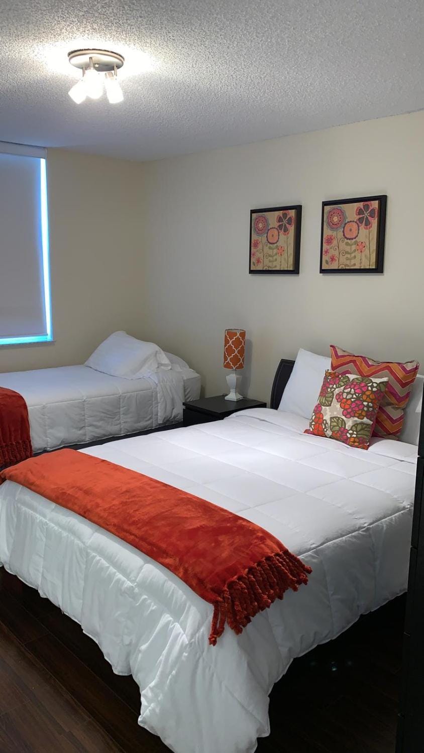 Renovated 2/2 Unit at Yacht Club/Aventura Apartment in Aventura