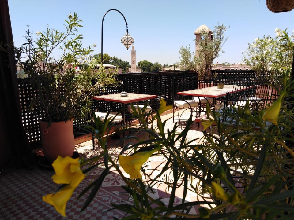 Nearby landmark, Restaurant/places to eat, Balcony/Terrace, Seating area, Landmark view