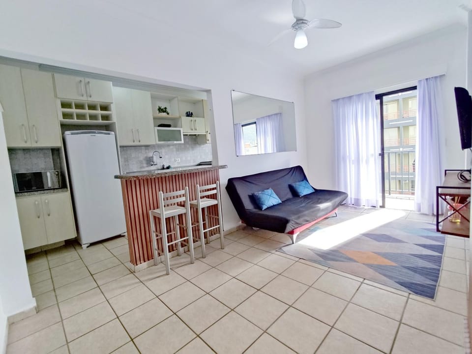 TV and multimedia, Kitchen or kitchenette, Living room, Seating area, stove