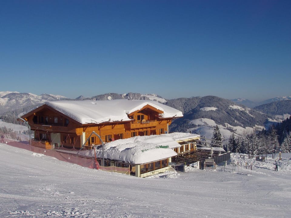 Property building, Day, Natural landscape, Winter, Mountain view, Area and facilities