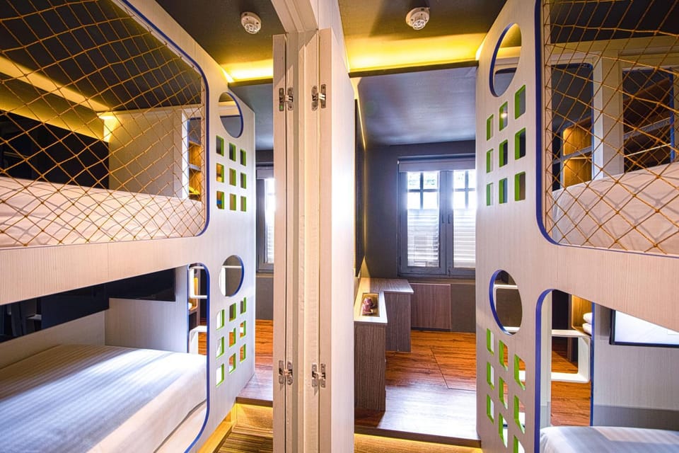 Kids's club, bunk bed
