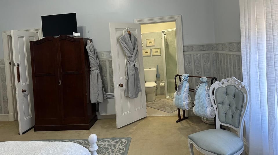 Photo of the whole room, Internal: Not applicable to any particular room