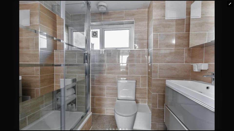 Shower, Toilet
