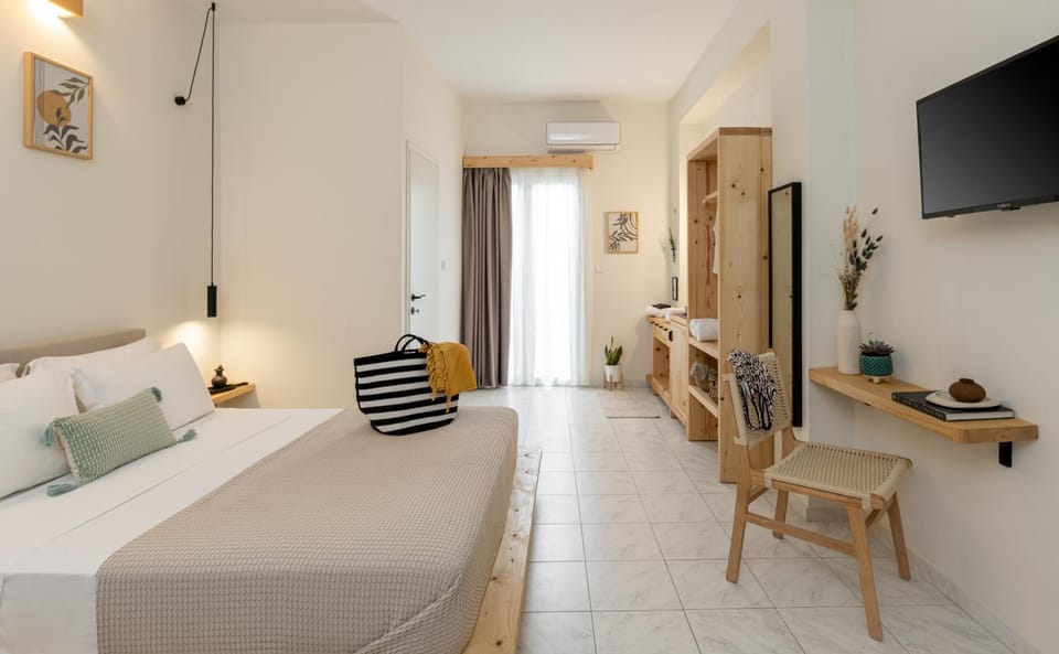 Bed, TV and multimedia, Photo of the whole room, Bedroom, hair dresser