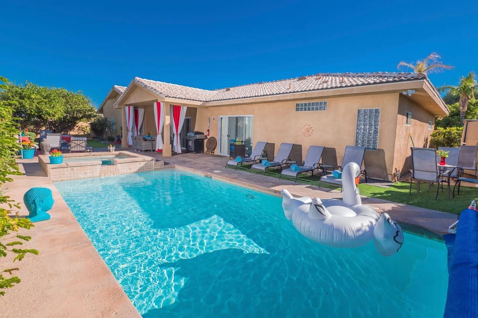 Property building, Patio, Day, Swimming pool