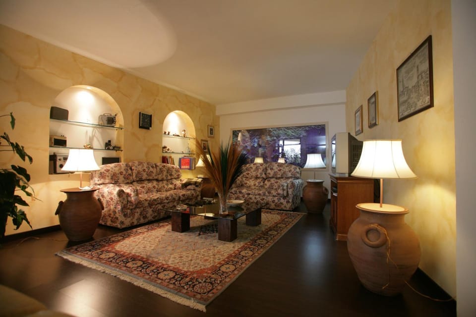 Day, Living room