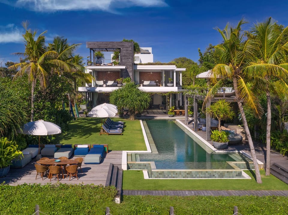 Property building, Day, Garden, Garden view, Pool view, Swimming pool, sunbed