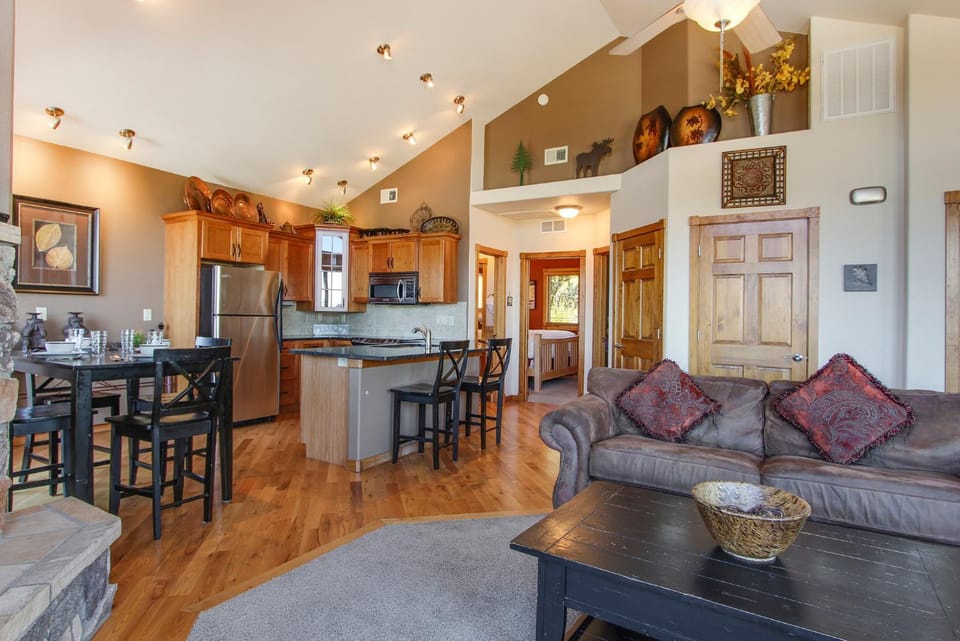 Kitchen or kitchenette, Living room