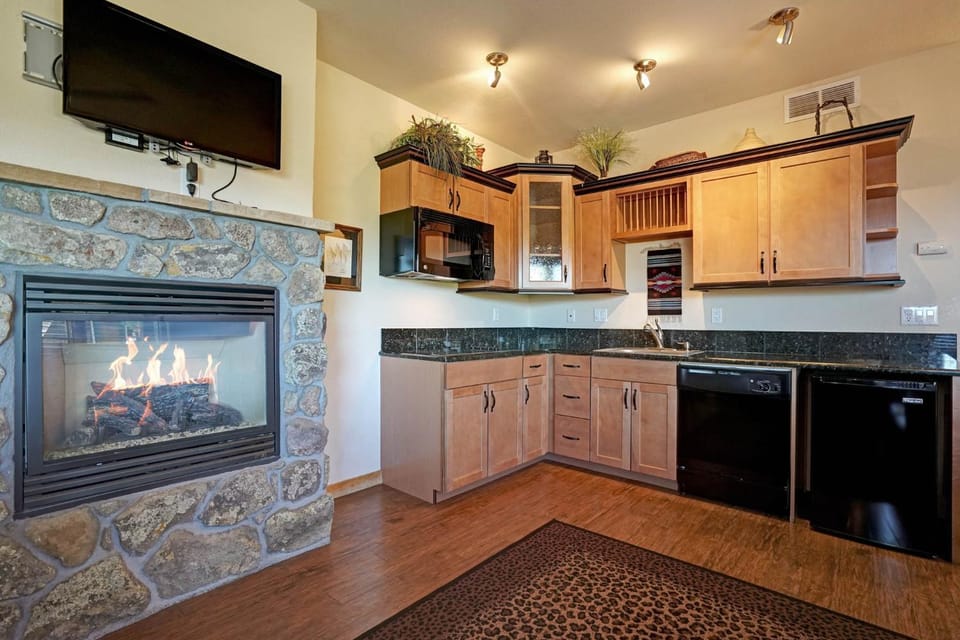 Kitchen or kitchenette, flat iron