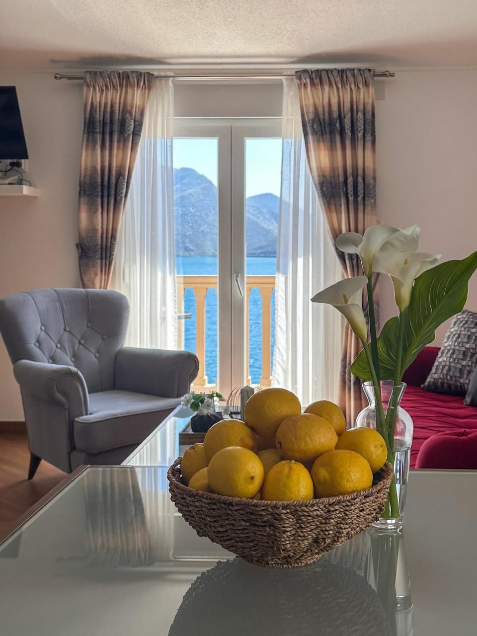 Natural landscape, TV and multimedia, Living room, Seating area, Mountain view, Sea view