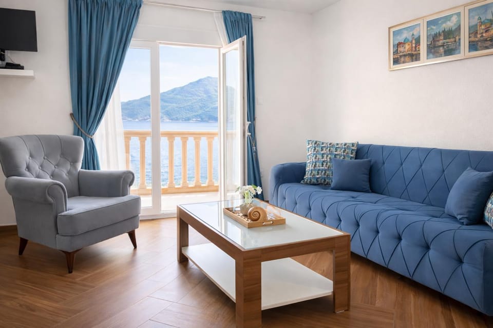 Natural landscape, TV and multimedia, Living room, Seating area, Mountain view, Sea view