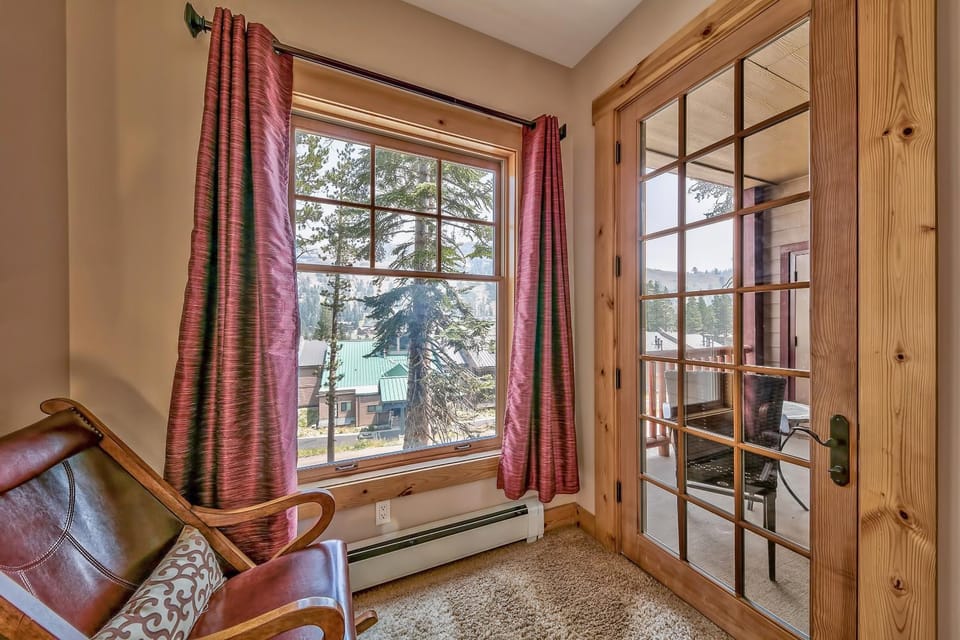 R110 Timber Ridge House in Kirkwood