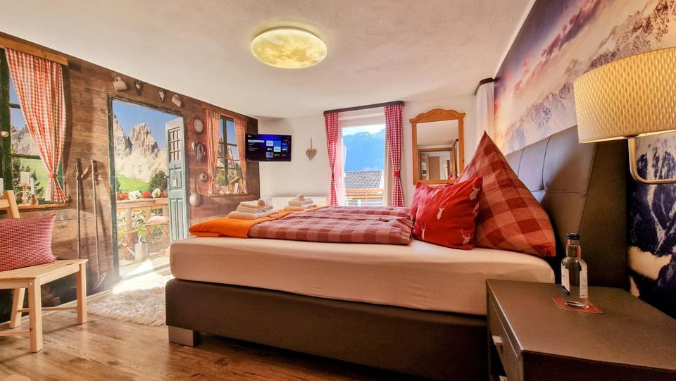 Garden view, Mountain view, Mountain view, Inner courtyard view, room service
