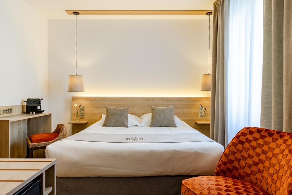 Shower, Bed, Coffee/tea facilities, Bedroom
