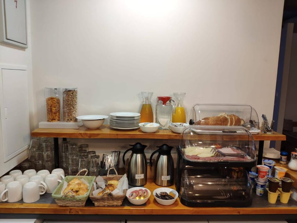 Restaurant/places to eat, Breakfast, Buffet breakfast