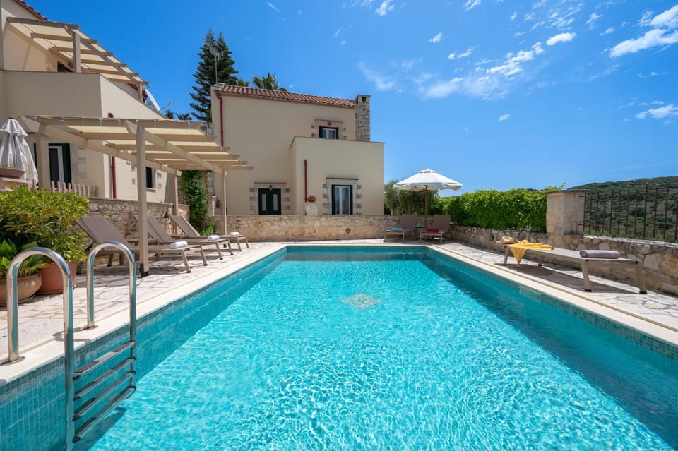 Property building, Swimming pool, sunbed