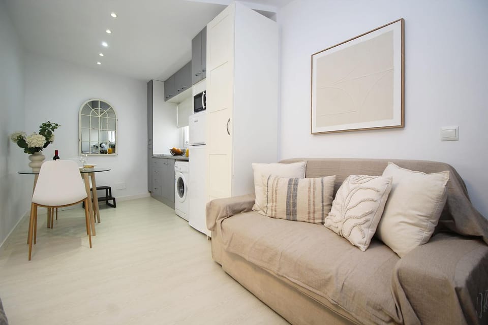 Kitchen or kitchenette, Living room, Seating area