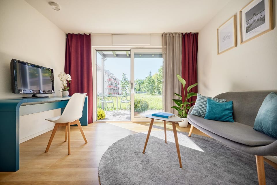 TV and multimedia, Balcony/Terrace, Living room, Seating area